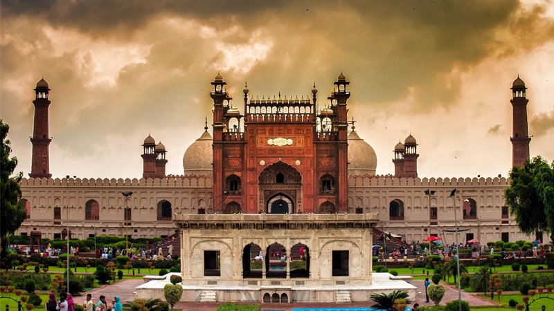 Tours 1 Explore the Badshahi Mosque as part of car tours in Lahore. Convenient and comfortable rent a car in Lahore services available for sightseeing.